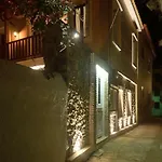 Bella's Rustic